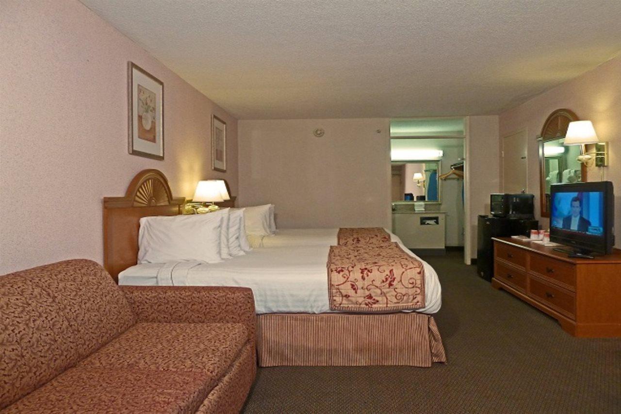 Ramada By Wyndham Asheville / Biltmore West Exterior foto